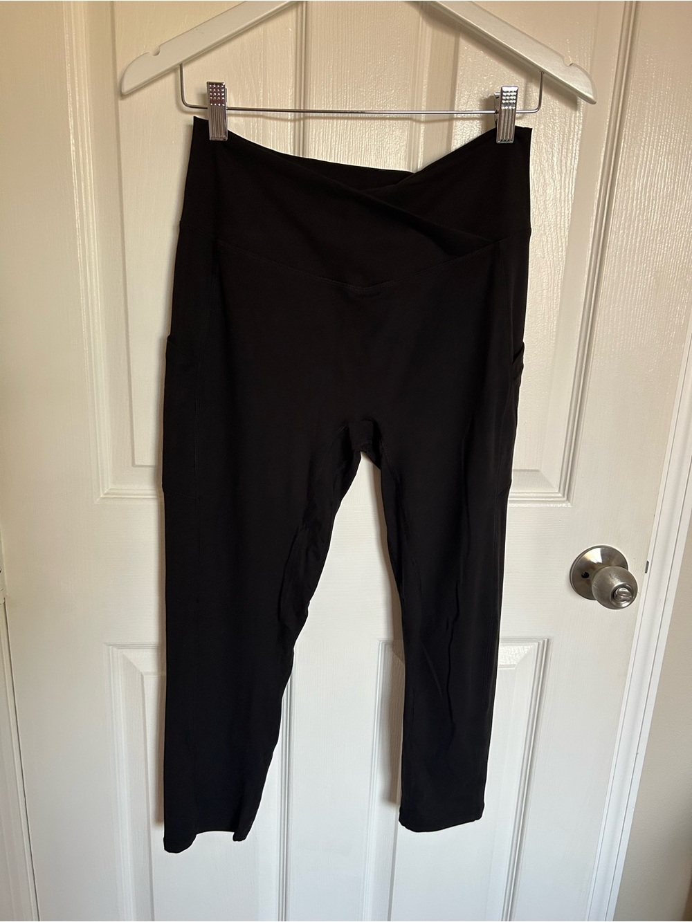 High-Rise Black Active Leggings with Crossover Waistband